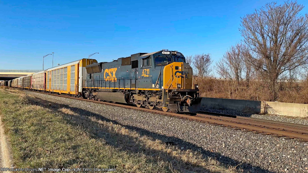 CSX 4711 leads M224.